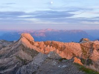 dr Altmoo un Drei Schwöschtere no i dr Sunn