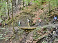 Dongge allne wo dem Wegli luegen!